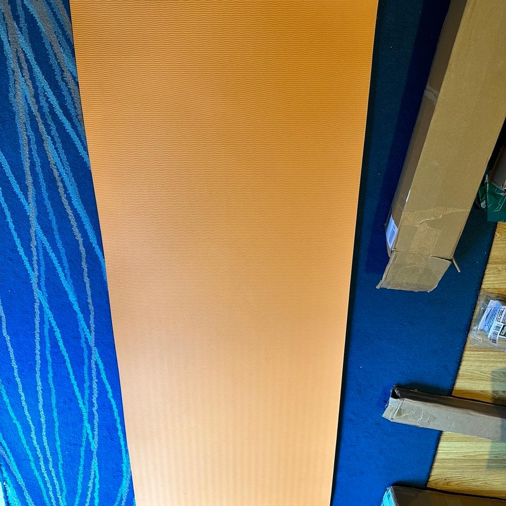 Yogii yoga / pilate mat
Black and orange
Size 180x60 cm
New