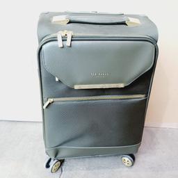 Returned from Amazon - suitcase is new - Ted Baker London 
Sizes :
55x40x20cm
Double wheels
Suitcase suitable for most airlines 
You can come and see the case from Mon-Fri from 10am to 6:30pm.
n4-Harringay
mob: 07860866885TSA lock
2 wheels
Telescopic handle
55x40x20cm
You can come and see the case from Mon-Fri from 10am to 6:30pm.
n4