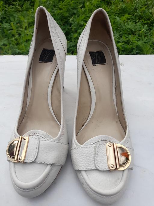 Buy & Sell Hampshire Havant - Photos for Ladies Size 6 White Heeled Shoes