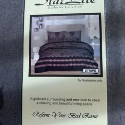Brand new bed set. Never used . Now colour doesn’t match room. Including bed sheet. 3 pice set
