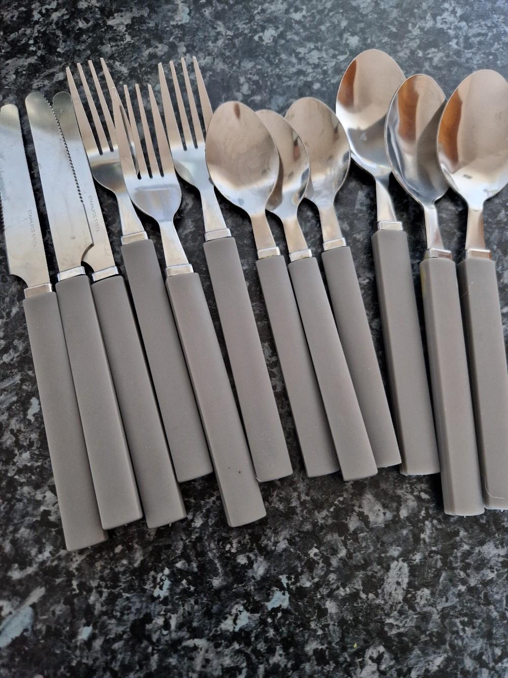 12 piece cutlery set in LE2 Leicester für 2,00 £ zum Verkauf Shpock DE