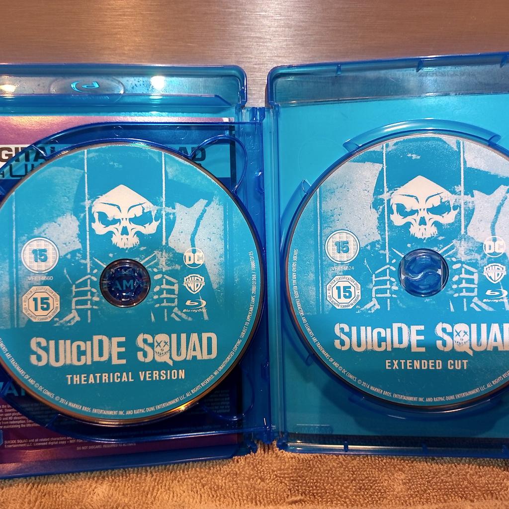 SUICIDE SQUAD MOVIE BLUE RAY 3D DVD FILM & DIGITAL DOWNLOAD MOVIE 3 X DVD SET
WITH NEW NEVER BEFORE SEEN FOOTAGE
DISK 1 SUICIDE SQUAD 3D
DISK 2 SUICIDE SQUAD
DISK 3 EXTENDED CUT
AND A DIGITAL DOWNLOAD CODE TO WACH ANYWERE

THIS DVD IS NEW IT HAS NEVER BEEN PLAYED IT IS IN VERRY GOOD CLEAN CONDITION
THE CARDBOARD DUSK COVERHAS A FEW SCRATCHES INTOP RIGHT CORNER