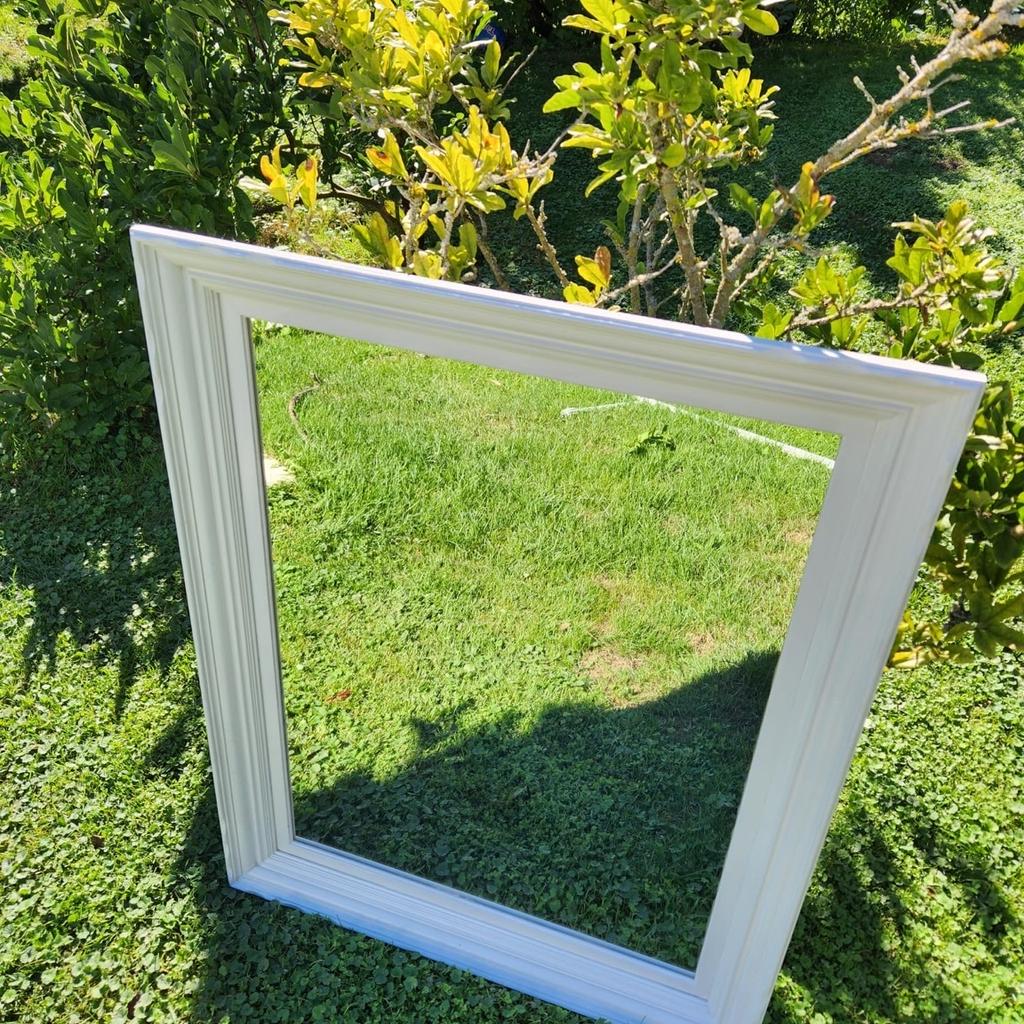 Spiegel weiß umrandet
Holzrahmen
Außen Maße 75,5 x 97
Spiegel Maße 58,5 x 79,5
Keine Mängel
Nur Abholung