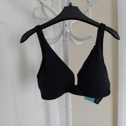 Bra “M&S”Collection

Plunge Bikini Non Wired Bra Padded

 Black Colour

New With Tags

Removable cushions.

 Stay New Chlorine Resistant Sun smart UPF 50+

Actual size: cm

Breast volume: 70 cm - 80 cm

Depth bust: 17 cm

Size: 12 (UK) Eur 40, US 8

83 % Polyamide
17 % Elastane

Spandex Exclusive of Trimmings

Padding: 100 % Polyester

Body Lining: 100 % Polyester

Made in Cambodia

Retail Price £ 25.00