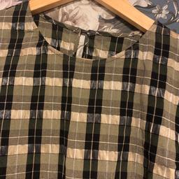 A checked dress in good condition with 3 quarts sleeves