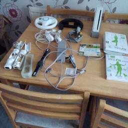 Nintendo Wii bundle, the hand consoles have corroded but is still usable,  collection from stonebroom