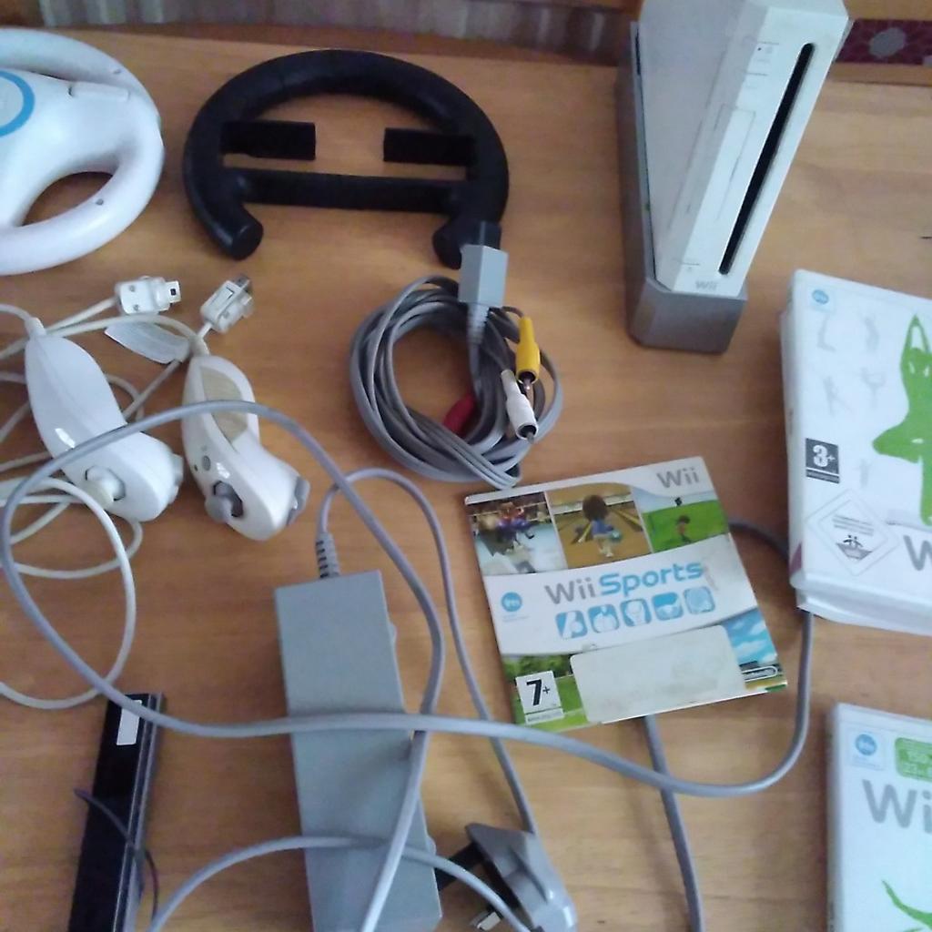 Nintendo Wii bundle, the hand consoles have corroded but is still usable, collection from stonebroom