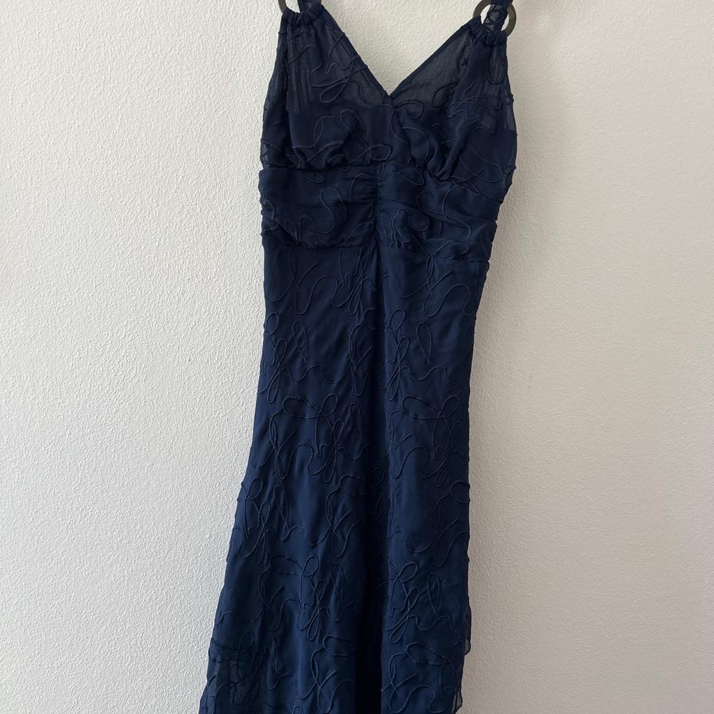 Dunkelblaues Kleid / Sommerkleid
Gr. 36

Abholung in Radfeld oder Versand gegen Aufpreis Privatverkauf keine Garantie, Haftung oder Gewährleistung
Keine Rücknahme