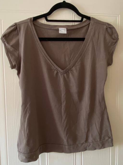 Buy & Sell West Sussex Chichester - Photos for Brown tshirt, size 10-12