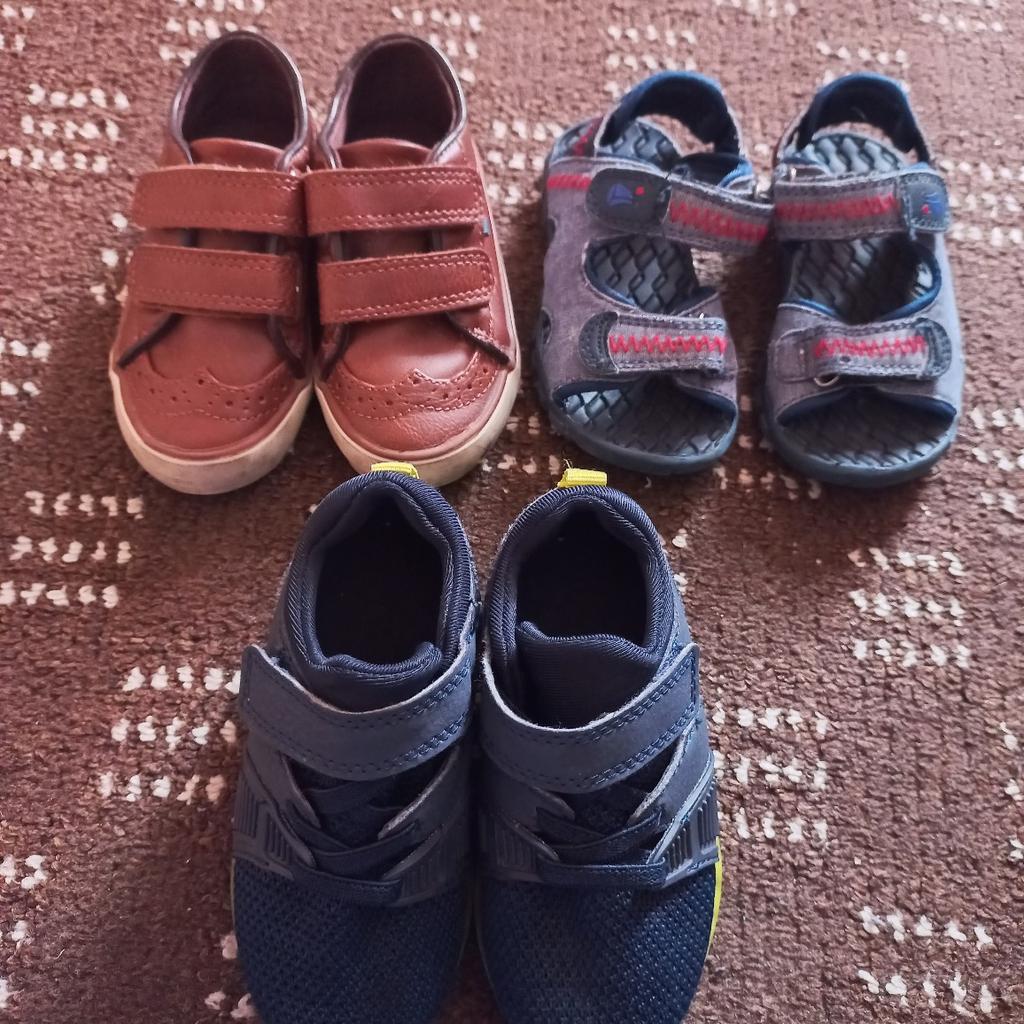 x3 Baby boys shoe sandal bundle
In excellent condition worn few times
Size 5 Euro 22
All Brand Next
The navy trainers light up (see pic 2)
Brown shoes are Ortholite Ultra lite
£15
Smoke free pet free house
Message me for postage enquiries

See my other ads for more items
Thankyou