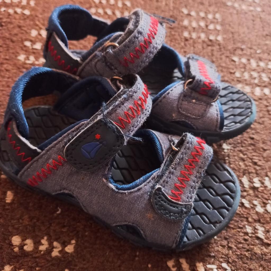 x3 Baby boys shoe sandal bundle
In excellent condition worn few times
Size 5 Euro 22
All Brand Next
The navy trainers light up (see pic 2)
Brown shoes are Ortholite Ultra lite
£15
Smoke free pet free house
Message me for postage enquiries

See my other ads for more items
Thankyou