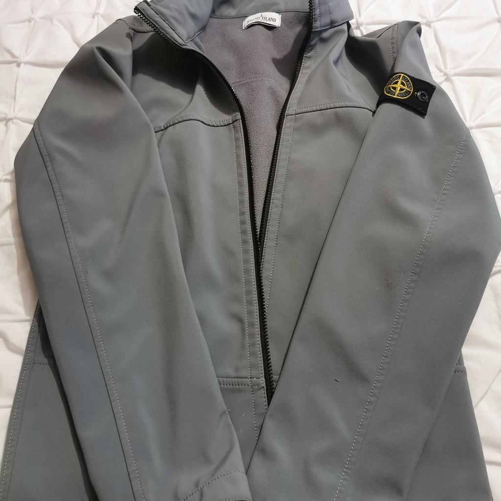 Back up for sale as no show young boys stone island jacket in picture it looks like 2 different colours it's just the camera playing up
