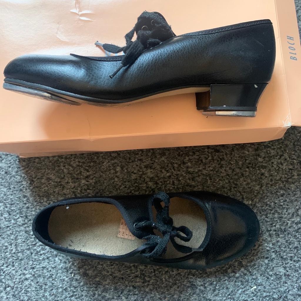 Black leather Bloch tap shoes size 3 plenty of wear left