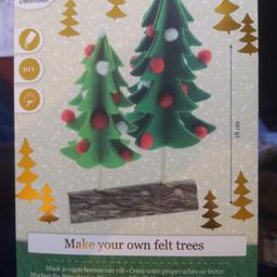 new in box make your own Christmas tree ideal for kids etc 18cm keeps them occupied for ages.
collect bl3