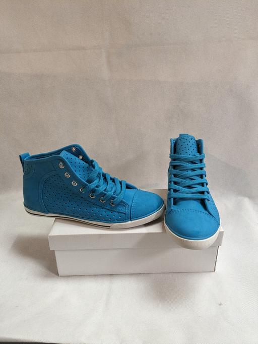 Buy & Sell West Midlands Dudley - Photos for NEW size 5 high top trainers