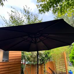 Selling a garden umbrella / parasol in good condition.

Freestanding with a base - see photos.