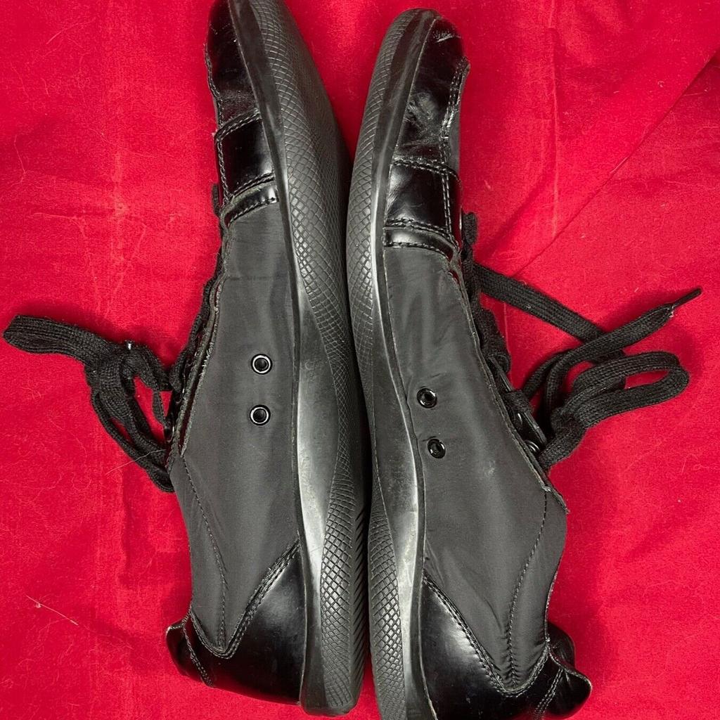 Black Prada Trainers Sneakers

4E2439

UK Size 7.5

Worn a few times but still in very good condition.

Collection from London SW3 or dispatch by tracked courier within 1 day of cleared payment.