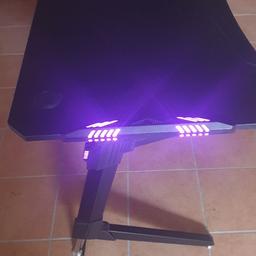 Verkaufe ein Gaming Tisch 120 X 70 cm mit Beleuchtung 80 €