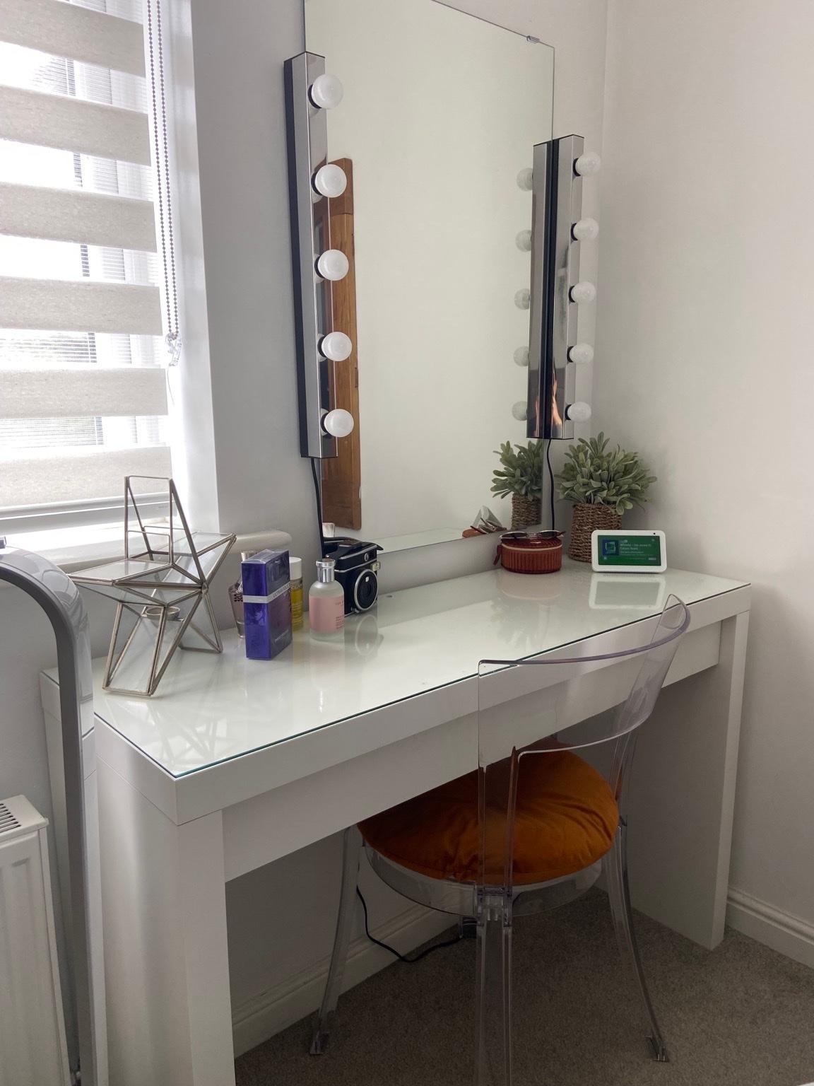 IKEA dressing table with lights and mirror in S42 Derbyshire für 100,00