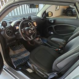 Verkaufe einen wunderschönen Smart Cabrio mit top Ausstattung innen schwarz. Verbrauch/Schnitt ca 5,5 auf 100Km

Vorbehalt, Schreibfehler und Zwischenverkauf