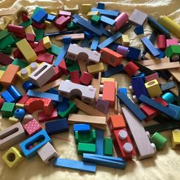HOLZBAUSTEINE BUNT ca 200 Teile!
AB 1 - 1/2 Jahre
Kreatives Spielzeug aus Holz!
Große Vielfalt zum Bauen und Entdecken. Abholung in Klagenfurt
 ( Versand möglich- 4,90€)
