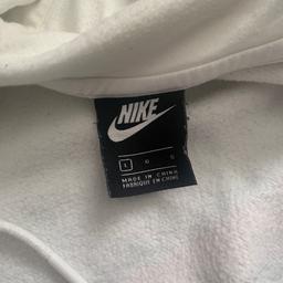 Men’s Nike tracksuit size large. Still in very good condition