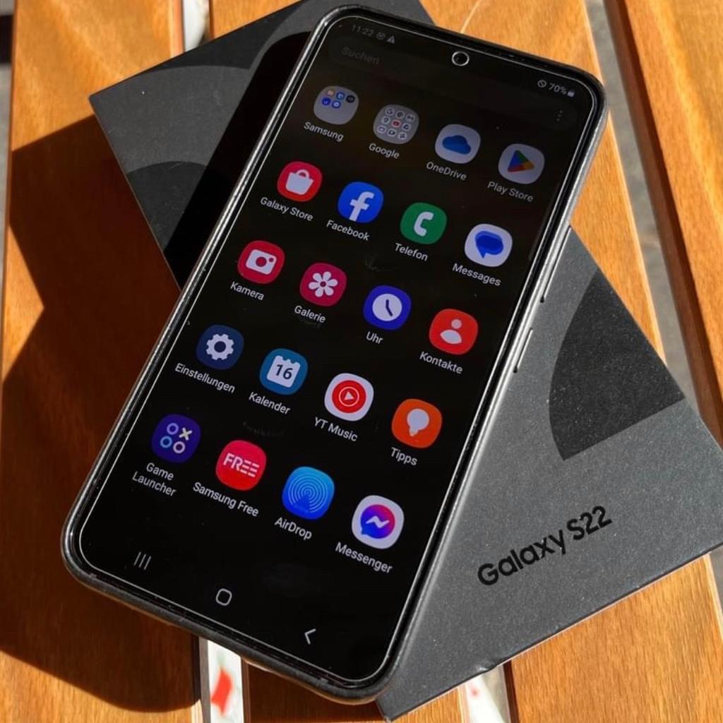 Verkaufe oder tausche mein Samsung Galaxy S22 Smartphone in der Farbe Schwarz.

Das Handy ist in einem hervorragenden Zustand, ohne Kratzer.

Farbe Schwarz (Phantom Black)
Modell SM-S901B/DS
EAN 8806092878624

- schnelles Surfen im neuen 5G Netz
- 6,1 Zoll Display
- Prozessor Exynos 2200
- Triple Hauptkamera (50,3 Megapixel)

Dieses Gerät kann mit allen Anbietern verwendet werden (kein SIM-Lock).

Versicherter Versand ist möglich.