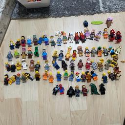 Verkaufe Lego von meinem Sohn wie auf dem Fotos zu sehen ist es eine ganze menge , auf Farben sortiert so gut es ging ! Wenn jemand Interesse hat einfach angebot machen !