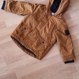 Ich verkaufe diese schöne Winterjacke für Jungs in Größe 98 von der Marke dopo dopo.
Sie wurde zwei Winter getragen und ist dennoch in sehr gutem Zustand.