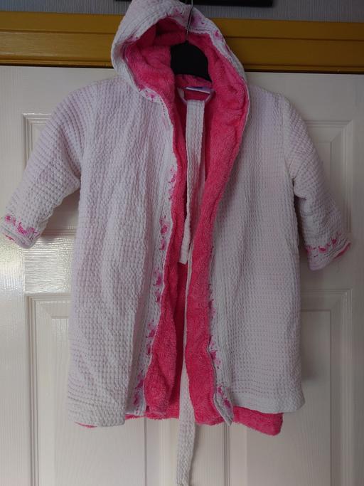 Buy & Sell Leicestershire Charnwood - Photos for Girls white/pink dressing gown size 24 months