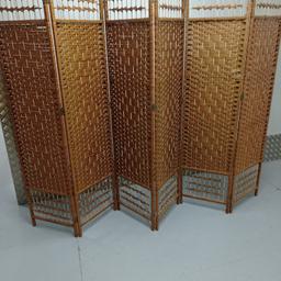 Vintage Woven Rattan Room Divider Screen with 6 leaves.
Height 169.5 cm

Width 40.0 cm

Cash on collection ONLY from sw8 4ub