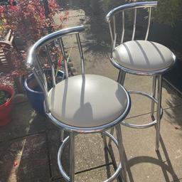 4 kitchen bar stools having clear out good condition metal frame white leather seats