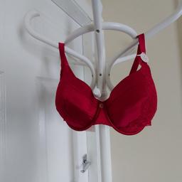 Bra “M&S”

Underwired Bra

 Red Colour

New With Tags

Rosie Exclusively for M&S

Actual size: cm

Breast volume: 66 cm - 80 cm

Depth bust: 18 cm

Size: 32E (UK) Eur 70F, FR 85F

41 % Polyamide
28 % Polyester
23 % Silk
 8 % Elastane

Exclusive of Trimmings

Made in Vietnam

Retail Price £28.00