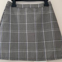Black and beige checked skirt with light blue highlights. A line skirt with invisible zip up back.