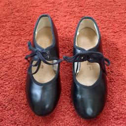 Katz girls tap shoes. Size 13. Toe taps. 
From a pet and smoke free home.
Cash on collection only please.