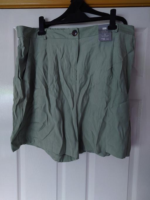 Buy & Sell Leicestershire Charnwood - Photos for Women's green shorts size 22