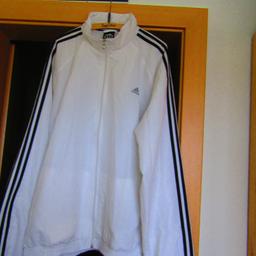 Verkaufe hier eine neue weiße Adidas Sportjacke, gr.2xl, mit Taschen.