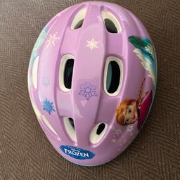 Girls medium size helmet 
Frozen theme
Used but still in good condition