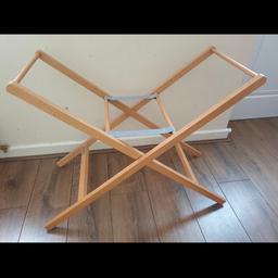Mama and papas stand for moses basket 
Excellent condition hardly been used 
Very easy to fold and put away
Collection only please