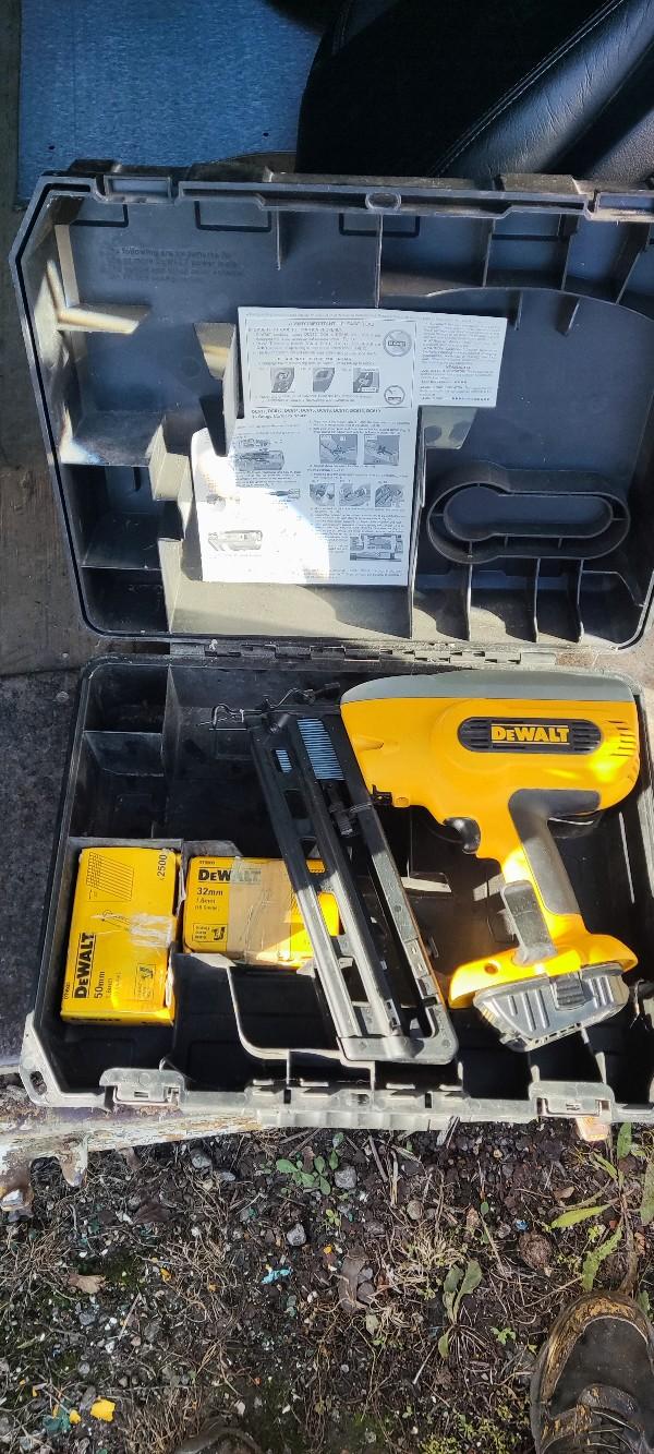 DeWalt DC618 automatic nail gun in RH1 Nutfield for £100.00 for sale