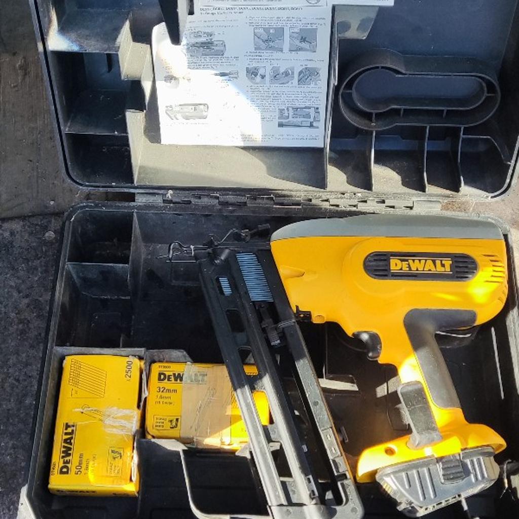 DeWalt DC618 automatic nail gun in RH1 Nutfield for £100.00 for sale