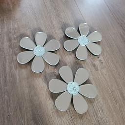 Lovely 3 piece set mirrored wall pieces. Flower shaped. Used condition. Perfect for kids bedroom. Size h 19cm x w 17cm. Collection only as they are heavy.