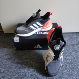 Neue Schuhe von Adidas in der Größe UK 4 F 36 2/3
mit BOA Schließsystem.

Versand ist nicht inklusive 