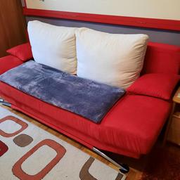 Verkaufe Schlafsofa in Rot mit 2 weißen Polster als Lehne
Liegefläche: 2m x 1,4m
Länge: 2m Breite: 0,9m
Höhe Sitzfläche: 0,40m
Höhe Lehne: 0,75m
....die Couch ist in einem guten Zustand, nur mit Selbstabholung