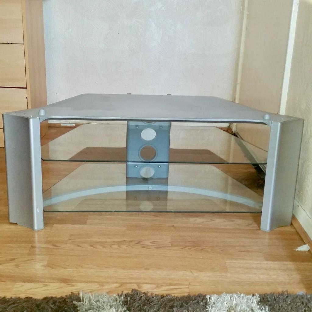 Curved 3 tier Clear TV Stand Glass Table Unit Televisions.
Collection Only
