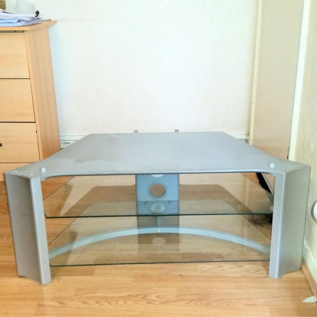 Curved 3 tier Clear TV Stand Glass Table Unit Televisions.
Collection Only