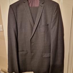 Mixture of suits and trousers.
Trousers are 38" regular, Jackets are 44/46 regular.
Some shirts as well, 17" collar.
All in really good condition.
Trousers £3, suits £5, shirts £2.
Collect from Ribbleton.
£25 for everything.