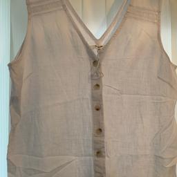 Brand new next pure linen sleeveless top
White 
Uk size 16
With tags