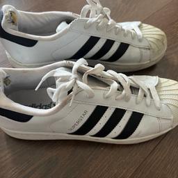 Adidas trainers in white.

Men’s size 9, fair condition, few defects

Collection only (E16)