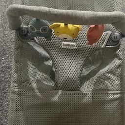 Breathable grey mesh seat (machine washable)
Great condition
Includes interactive toy bar
From birth until 2 years
Open to offers